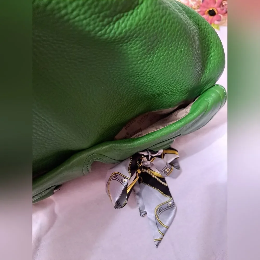 Michael Kors Bag Leather  EXCELLENT CONDITION